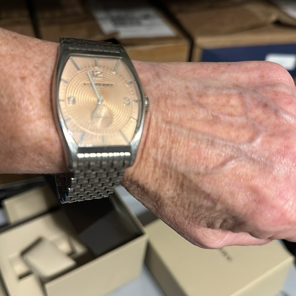 Vintage Burberry ladies watch. EUC box and original paperwork. Stainless band main image 13